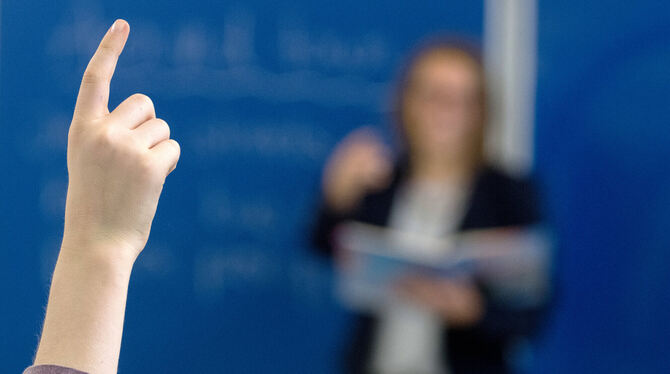 Die Schülerzahlen in Reutlingen steigen. Doch an einem kirchlichen Gymnasium scheiden sich die Geister. FOTO: WEIGEL/DPA Die Schülerzahlen in Reutlingen steigen. Doch an einem kirchlichen Gymnasium scheiden sich die Geister. FOTO: WEIGEL/DPA