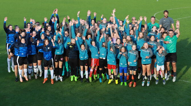 Von der E-Jugend bis zu den Aktiven: die SGM TSV Dettingen/Neuhausen/Ermstal entfachte einen Frauenfußball-Boom.
