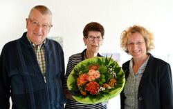 Die Ehejubilare Jochen und Gerda Paulwitz erhielten zu ihrem Ehrentag unter anderem einen bezaubernden Blumenstrauß von Baubürge