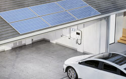Zum E-Auto die Solaranlage: Das Verkehrsministerium fördert klimafreundliche Mobilität.