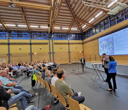 Beim Forum Energiedialog konnten sich Hohensteiner Bürger über den geplanten Ausbau von Windkraft in ihrer Gemeinde informieren.