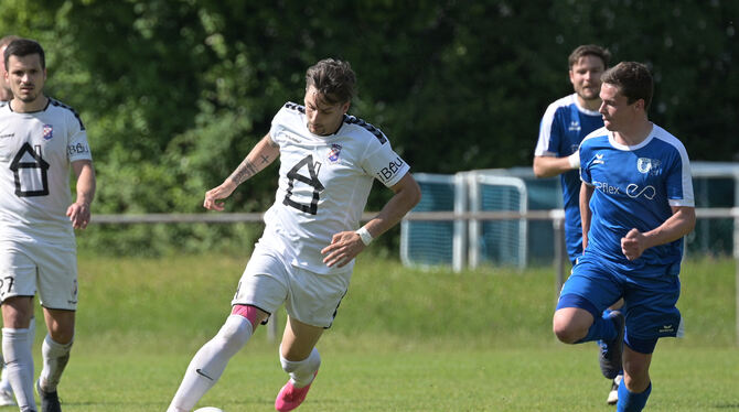 Präsentiert sich im Derby gegen den TSV Ofterdingen in starker Form: Mario Nikolovski vom SV Croatia Reutlingen. FOTO: T.BAUR/EI