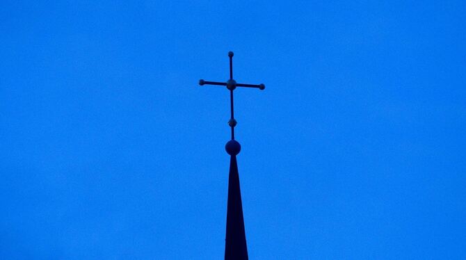 Kreuz auf Kirchturm