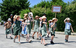 In Zukunft können die Kinder beim Kinderfestumzug in Walddorfhäslach auf mehr Schatten hoffen.