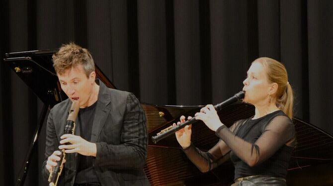 Daniel Koschitzki und Andrea Ritter wechseln selbst während einzelner Stücke zwischen ihren Flöten.