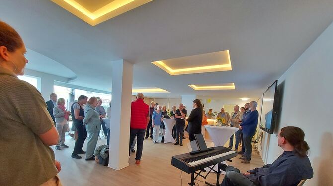 Die evangelischen Kirchengemeinde Bad Urach und Seeburg hat das Karl-Hartenstein-Gemeindehaus aufgegeben und in der Rathausapoth Die evangelischen Kirchengemeinde Bad Urach und Seeburg hat das Karl-Hartenstein-Gemeindehaus aufgegeben und in der Rathausapoth