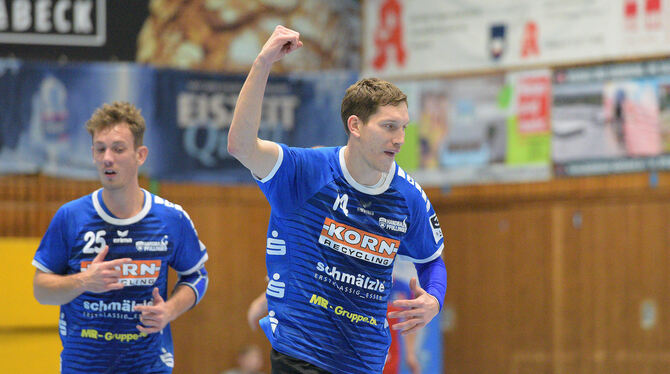 Hier noch Spieler beim VfL Pfullingen, mittlerweile Trainer in Balingen: Micha Thiemann. Links: Lukas Fischer.