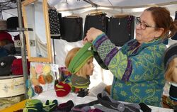 Auch das Kreativlädle von Gerlinde Großkinsky ist beim Dettinger Kunsthandwerkermarkt wieder dabei.  ARCHIVFOTO: SANDER