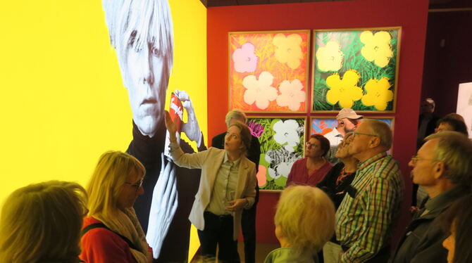 Jana Lepple vom Kunstmuseum Lindau erläutert den GEA-Lesern die Persönlichkeit Andy Warhols.