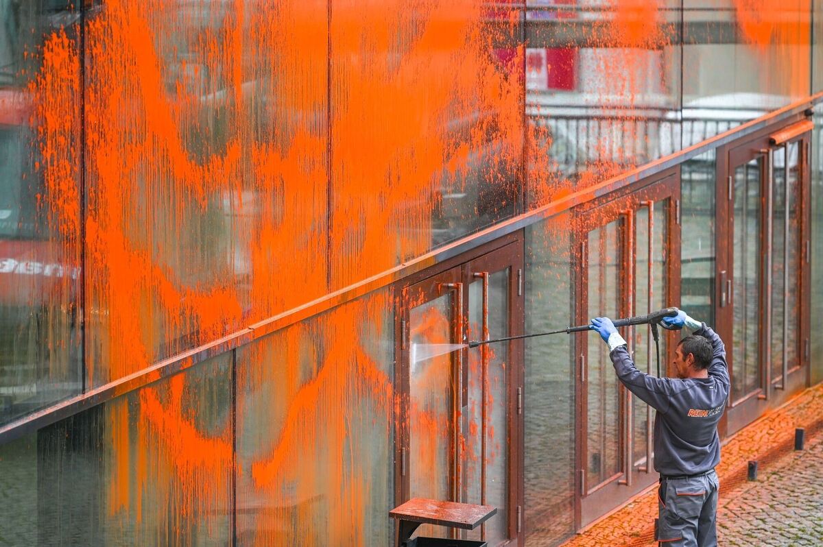 Nach der Farbattacke Nach der Farbattacke