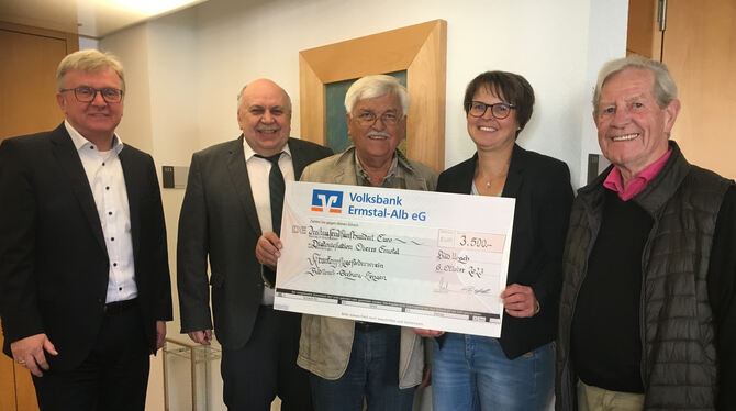 Der Krankenpflegeförderverein Bad Urach-Seeburg-Hengen hat 3.500 Euro für die Zeitintensive Betreuung (ZiB) der Diakoniestation