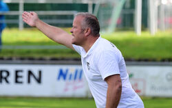 Ofterdingens Trainer Markus Bradtke in Aktion. 
