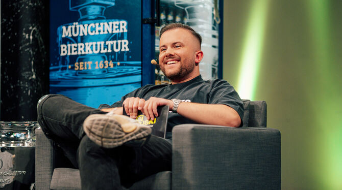 Ein Influencer in der Rolle des Moderators: AtBroski-Showgründer Simon Schildgen (Gamerbrother) überzeugt in dieser Rolle auf ga