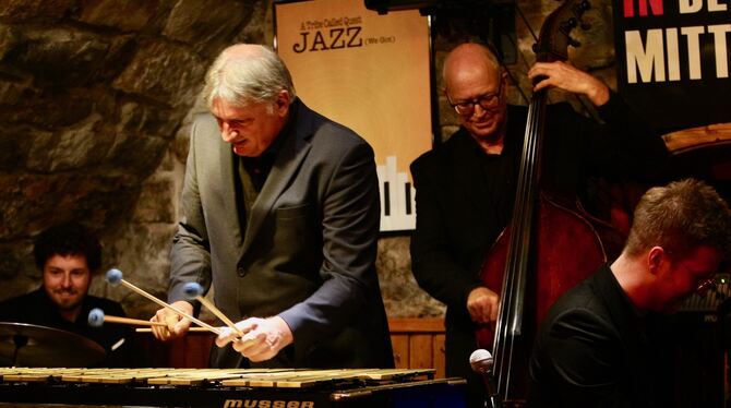 Das Amsterdam Jazz Trio und Vibrafonist Frits Landsbergen begeisterten im Jazzclub in der Mitte.
