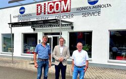 Robin Morgenstern (Mitte), Chef der Reutlinger Morgenstern-Gruppe, mit den Gründern der Dicom GmbH & Co. KG (Crailsheim), Ralf B