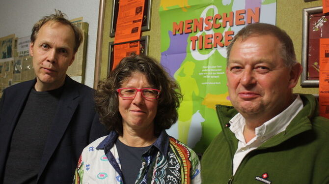 Premiere des Dokumentarfilms »Mensch & Tier« in Mössingen (von links): Regisseur Bernhard Koch mit Schäferin Barbara Zeppenfeld