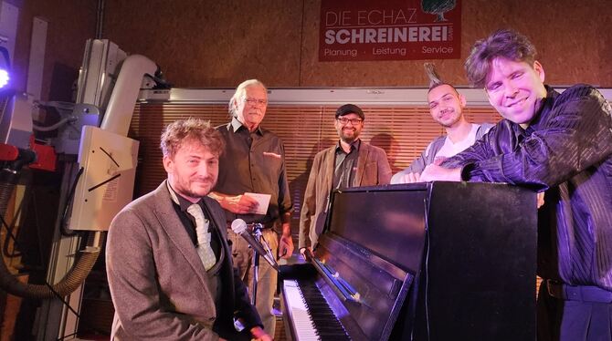 Von links: Sebastian Krämer, Ernst-Martin Hauerwas, Philipp Reinhardt, Alexander Kaltsamis und Cellist Victor Plumettaz.  FOTO:
