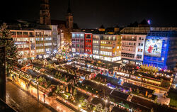 Der Weihnachtsmarkt, der am 29. November startet, bleibt erstmals an drei Tagen in der Woche bis 23 Uhr geöffnet.  FOTO:DPA/SCHM