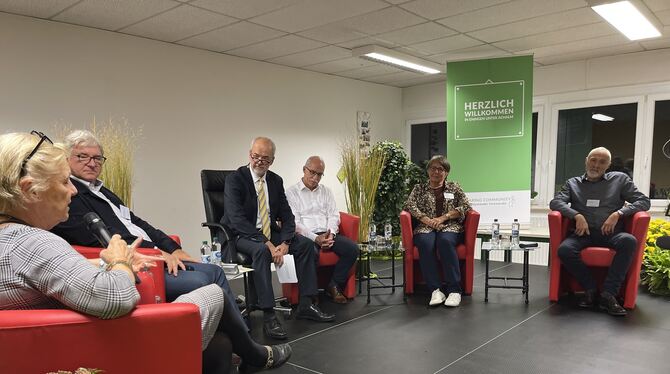 In einer ersten Gesprächsrunde reflektierten Vertreter verschiedener Gesellschaftsbereiche die Bedeutung einer "Caring Community