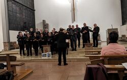 Der St.-Peter-und-Paul-Chor bei seinem Auftritt im Storlach.