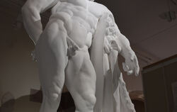 Der Herakles Farnese beeindruckt nicht nur durch seine Dimensionen. 