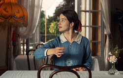 Liebeserklärung an die Nostalgie der alten Kinokunst: Rebecca Marder im Eröffnungsfilm "La grande magie" von Noémie Lvovsky.