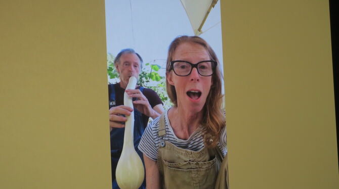 dominique abel, fiona gordon, französische filmtage, geburtstagsgruß foto akr Video-Geburtstagsgruß aus dem Gemüsegarten: die Filmemacher Dominique Abel und Fiona Gordon bei der Eröffnung der Filmtage.