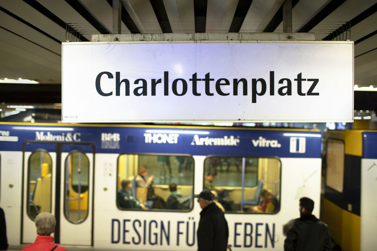 Wandern am Stuttgarter Charlottenplatz Land BadenWürttemberg