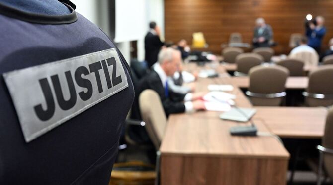 Kölner Polizisten vor Gericht