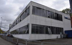 Das Autohaus Ford Kimmerle in Reutlingen: Im Obergeschoss, der Karosseriewerkstatt, hat ein Feuer viel zerstört.