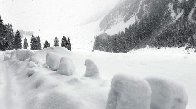 An mehreren Orten in den Alpen haben Lawinen Menschen in den Tod gerissen. Foto: Peter Klaun An mehreren Orten in den Alpen haben Lawinen Menschen in den Tod gerissen. Foto: Peter Klaun