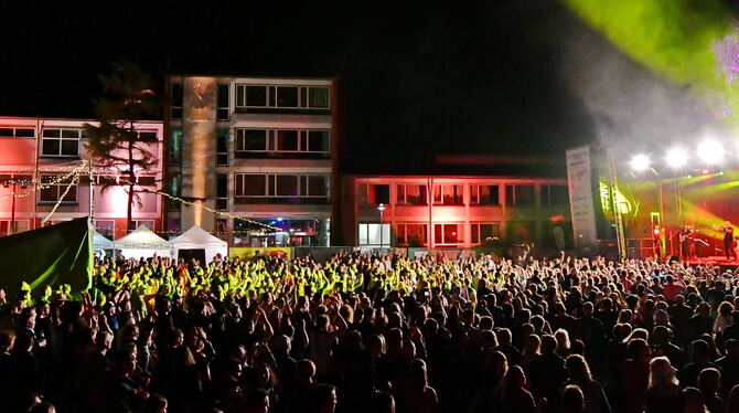 Höhepunkt am U&D-Samstagabend in diesem Jahr: Tausende feierten die österreichische Indieband »Please Madam«.