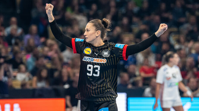 Die Metzinger Handballerin Julia Behnke (Bild), die bisher 87 Mal den deutschen Dress trug,  steht mit TuS-Teamkollegin Maren We