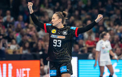 Die Metzinger Handballerin Julia Behnke (Bild), die bisher 87 Mal den deutschen Dress trug,  steht mit TuS-Teamkollegin Maren We