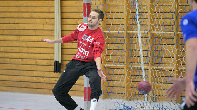 TSG-Torwart Lukas Wendelstein zeigte beim Reutlinger Sieg in der zweiten Halbzeit eine starke Leistung. FOTO: BAUR TSG-Torwart Lukas Wendelstein zeigte beim Reutlinger Sieg in der zweiten Halbzeit eine starke Leistung. FOTO: BAUR