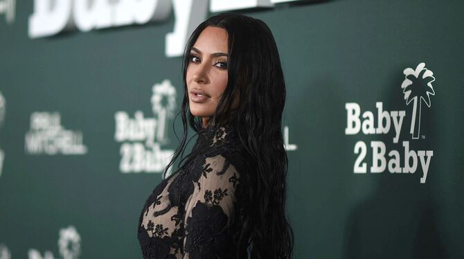 Kim Kardashian bei Baby2Baby-Gala