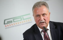  Claus Weselsky, Vorsitzender der Gewerkschaft Deutscher Lokomotivführer (GDL), fordert eine Reduzierung der Arbeitszeit für Lok