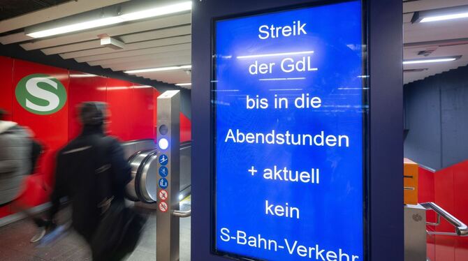 Warnstreik bei der Bahn - Stuttgart