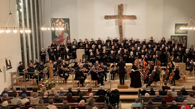 Aufführung des Deutschen Requiems von Johannes Brahms durch den Kammerchor und die Kantorei der Martinskirche Münsingen und die