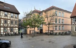 Das Schulgebäude des Friedrich-List-Gymnasiums im Spitalhof müsste dringend saniert werden, doch dazu fehlen der Stadt auf abseh