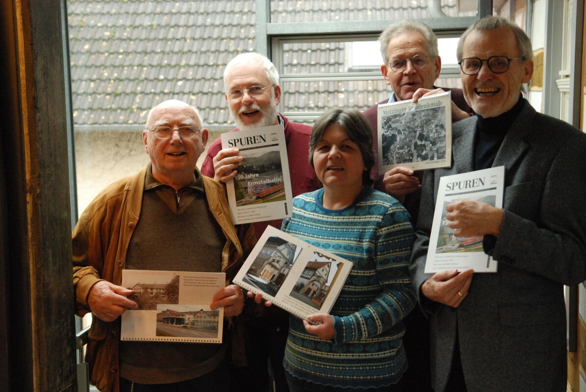 Metzinger Stadtgeschichte: „Spuren“-Heft und Kalender vorgestellt 