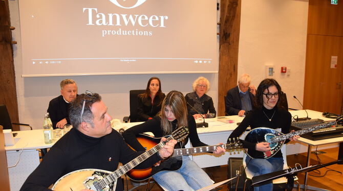 Das Bouzouki-Ensemble Chergeletzis spielte Melodien aus dem kleinasiatischen Smyrna, die in ganz Griechenland populär geworden s