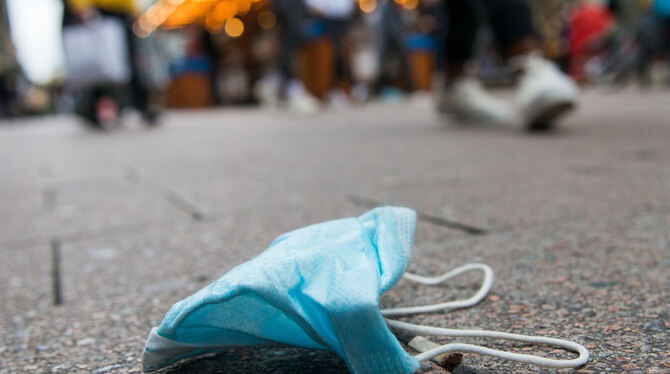 Corona, Covid-19, lno, hsh Die Coronazahlen steigen wieder. In einigen Einrichtungen und manchen Personengruppen wird das Tragen von medizinischen Masken e