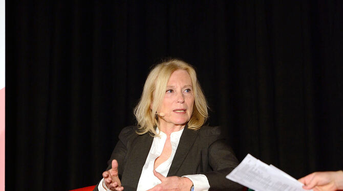 Katholische Erwachsenenbildung, Zeitgespräch Maren Kroymann 2019 beim »Zeitgespräch« in der Reutlinger Kreissparkasse.