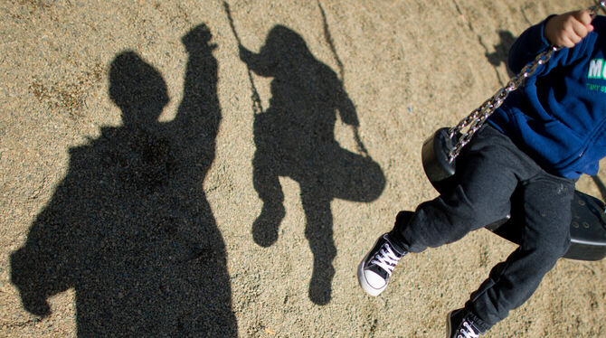 Einfach unbeschwert spielen: Das bieten die Paten von »Patentino« Kindern, deren Eltern psychisch erkrankt sind.