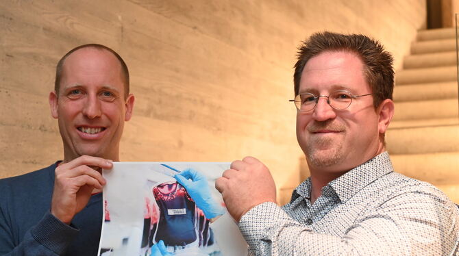 Stefan Schmid (links) und Thomas Jacobi gehören zu den Menschen, die ganz viele Blutspenden gegeben haben. Dafür wurden sie jetz