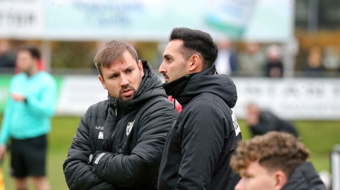 Maik Stingel (links) und sein Co-Trainer Ferhat Findik sehen Änderungsbedarf in den Führungspositionen.