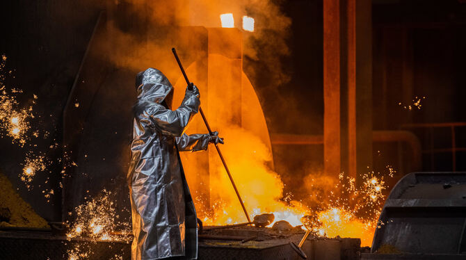 Die Produktion von Stahl stößt bisher sehr viel CO₂ aus.