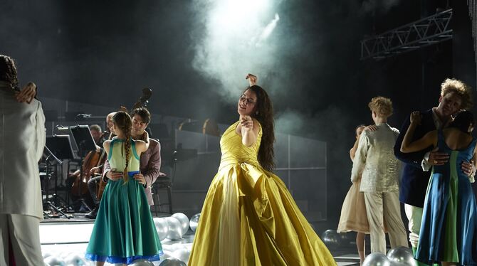 Im Partytaumel: Diana Haller in »La Fest« an der Stuttgarter Oper.