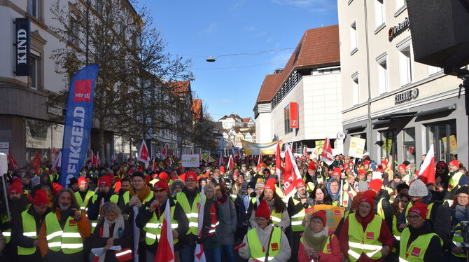 Verdi Streik Kundgebung Tarif Rund 800 Teilnehmer waren zur Kundgebung am Zinser-Dreieck gekommen